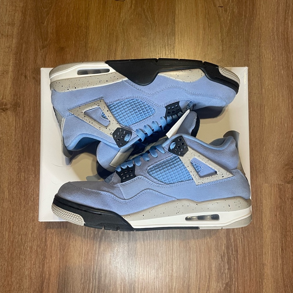 Air Jordan 4 University Blue (2021)